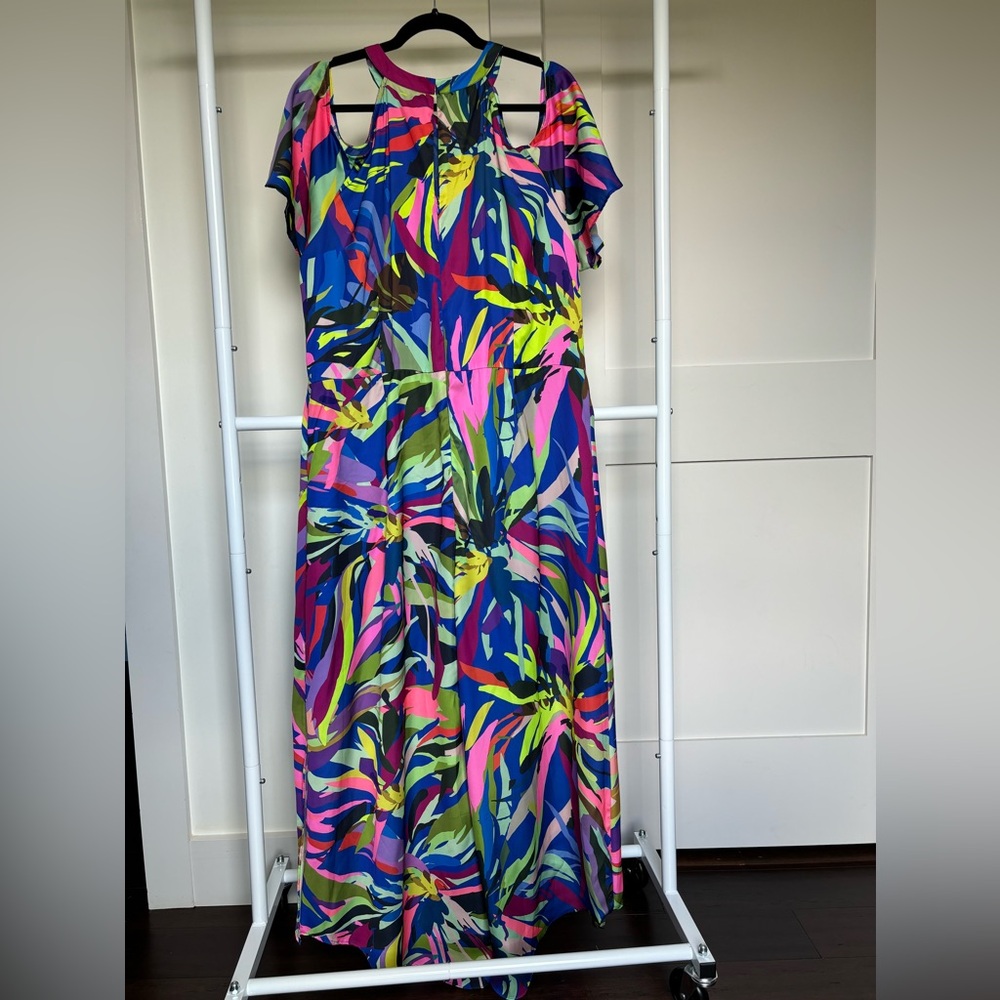 Gibson Latimer Printed High-Low Dress with Cut Out Detail at Shoulders - Picture 3 of 4